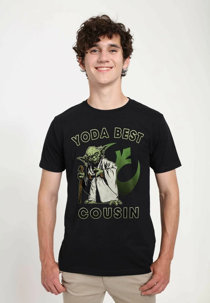 Henry Tiger Unisex STAR WARS YODA BEST COUSIN - T-Shirt Print - Black 1 Henry Tiger Unisex STAR WARS YODA BEST COUSIN - T-Shirt Print - Black