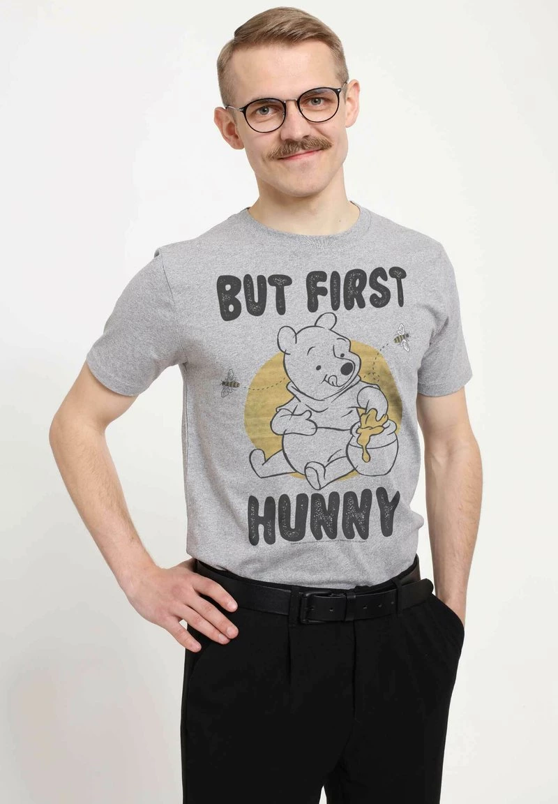 Henry Tiger Unisex DISNEY CLASSICS WINNIE THE POOH - FIRST HUNNY - T-Shirt Print - Melange Grey 3 Henry Tiger Unisex DISNEY CLASSICS WINNIE THE POOH - FIRST HUNNY - T-Shirt Print - Melange Grey – Bild 3